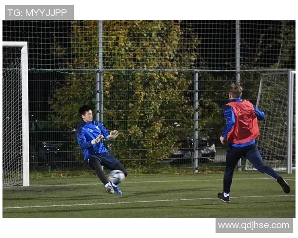 足球明星与粉丝亲密互动分享心声与梦想的精彩对话